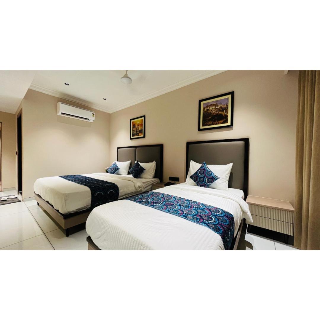 Hotel Royal Town Ahmedabad Exterior photo