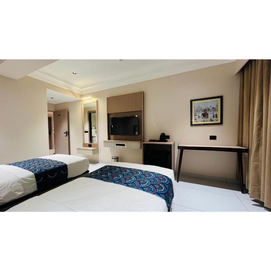 Hotel Royal Town Ahmedabad Exterior photo