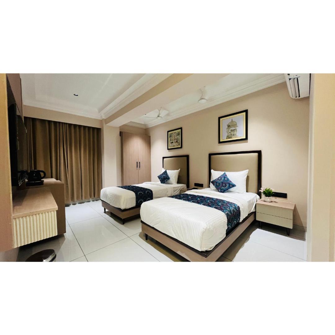 Hotel Royal Town Ahmedabad Exterior photo