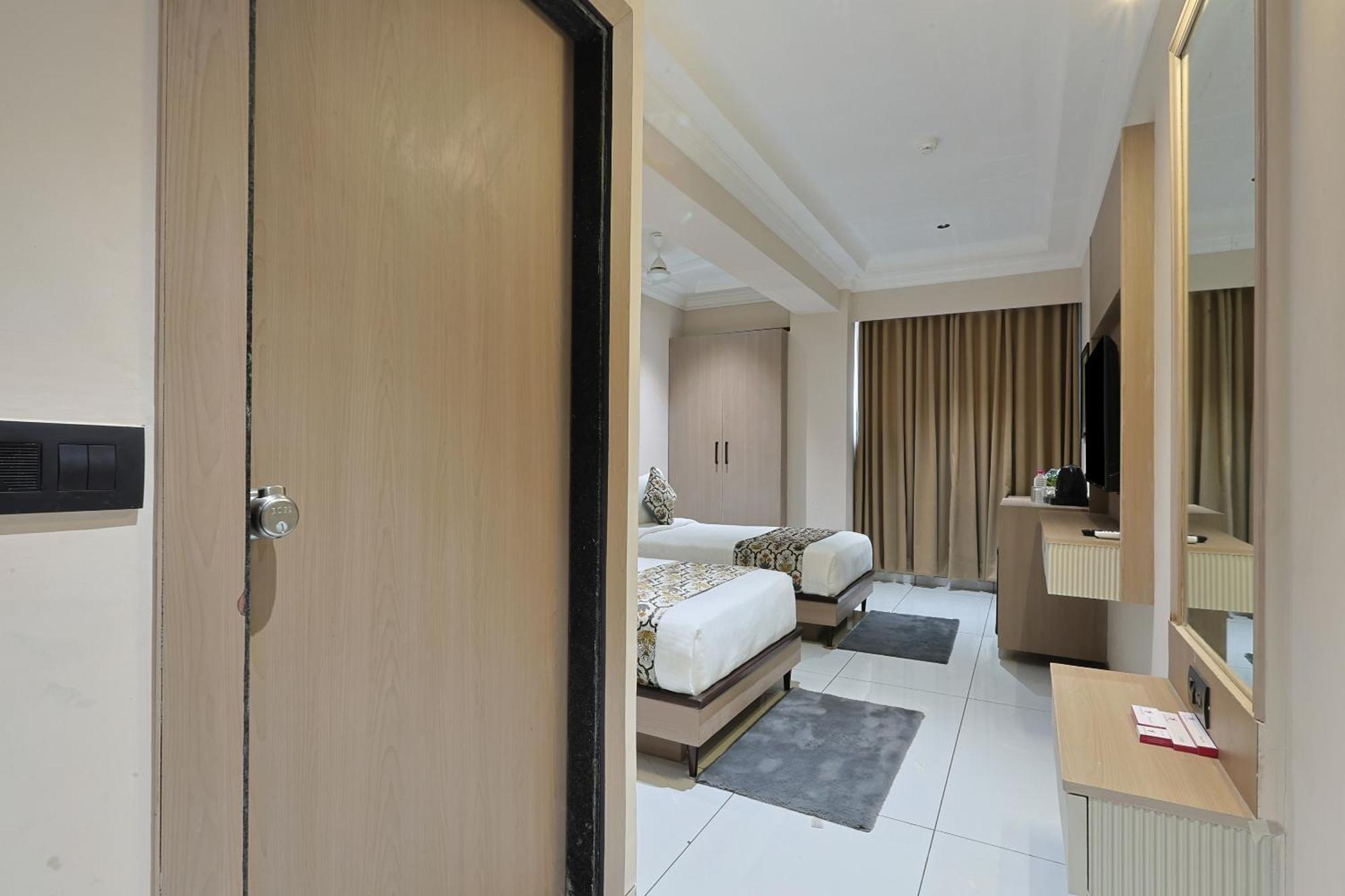 Hotel Royal Town Ahmedabad Exterior photo
