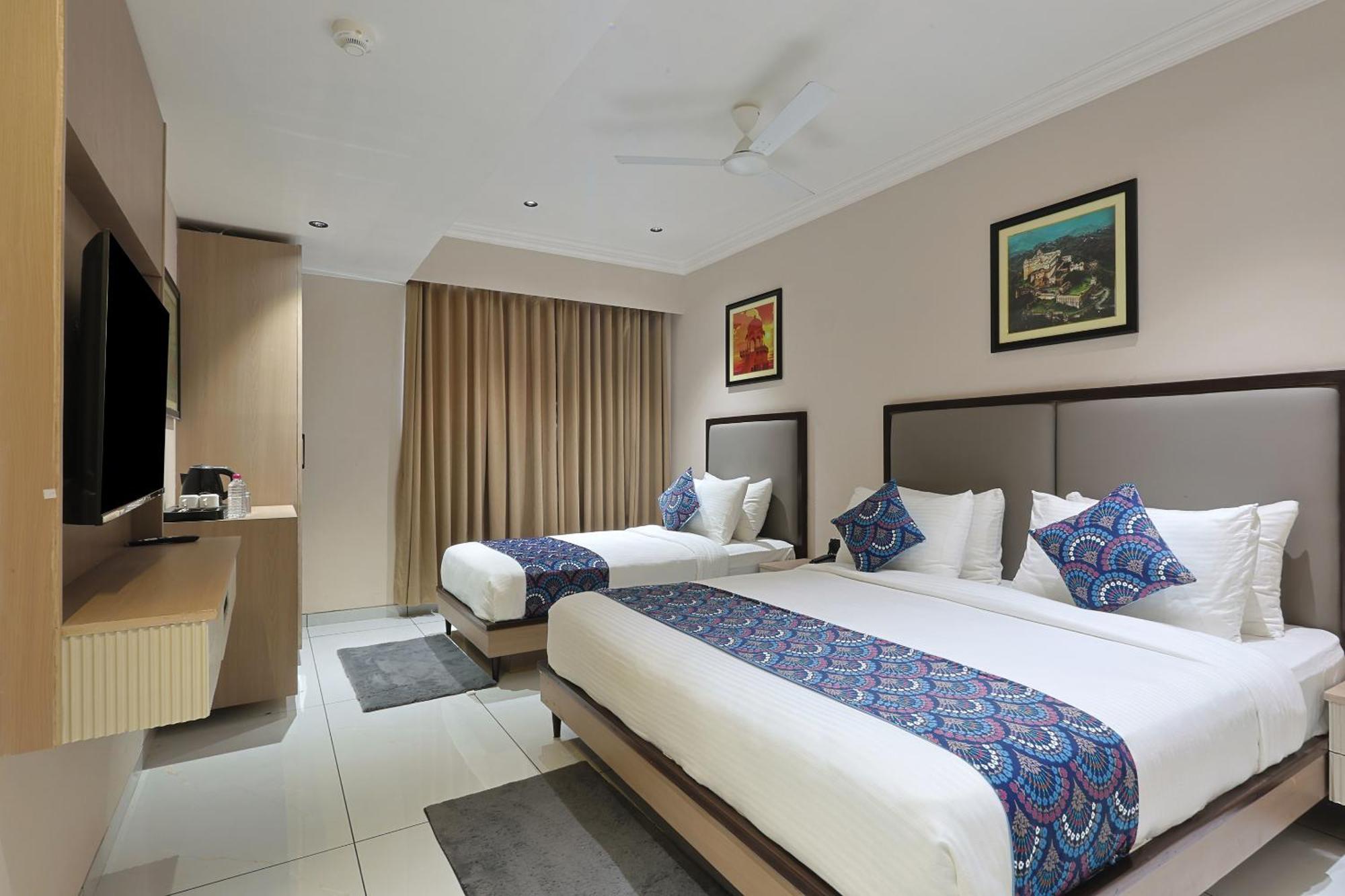 Hotel Royal Town Ahmedabad Exterior photo