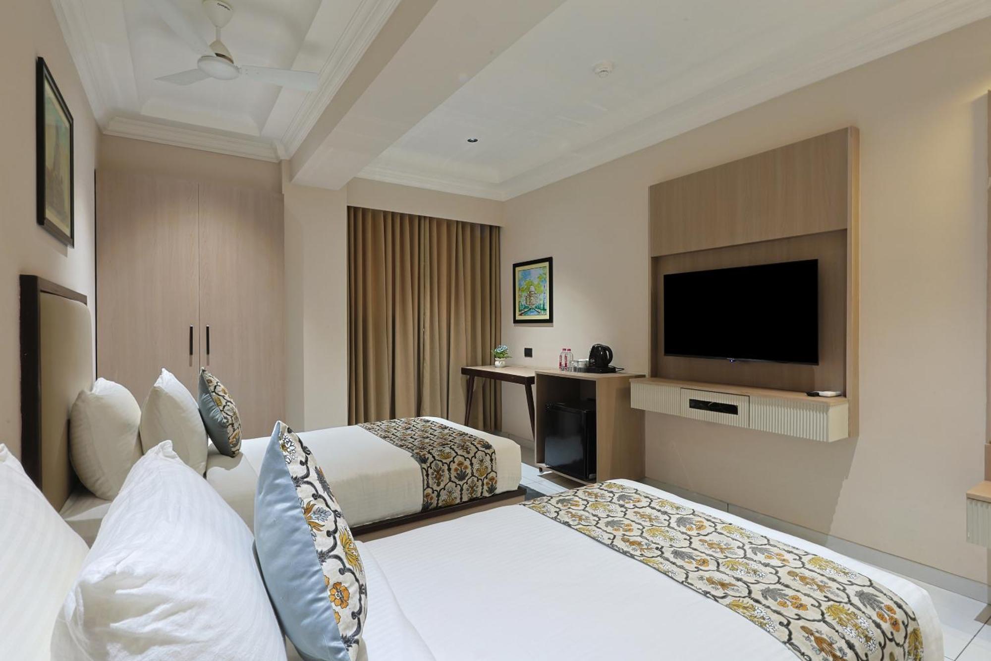 Hotel Royal Town Ahmedabad Exterior photo