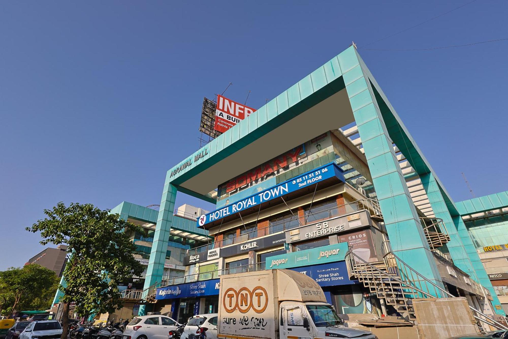 Hotel Royal Town Ahmedabad Exterior photo