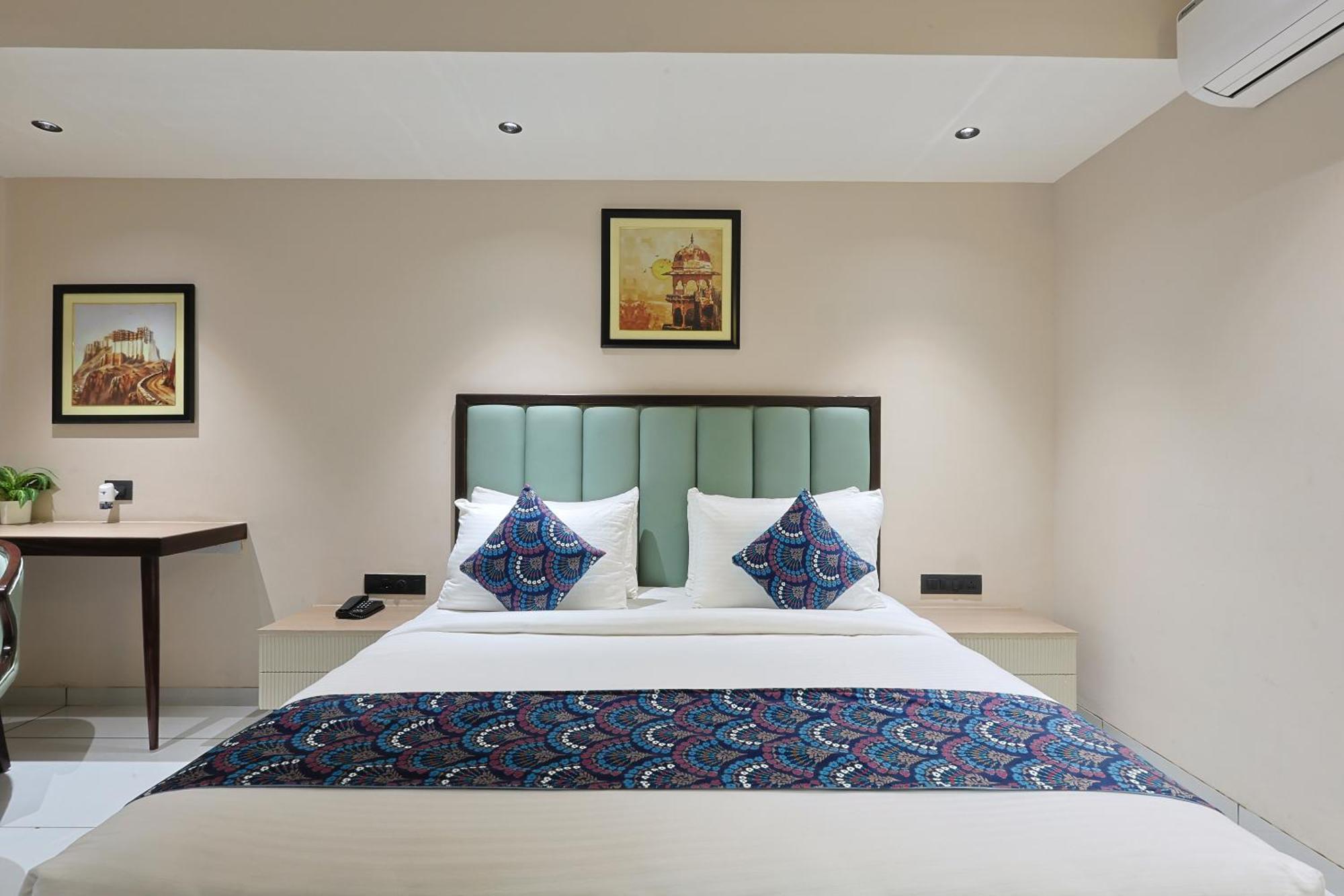 Hotel Royal Town Ahmedabad Exterior photo