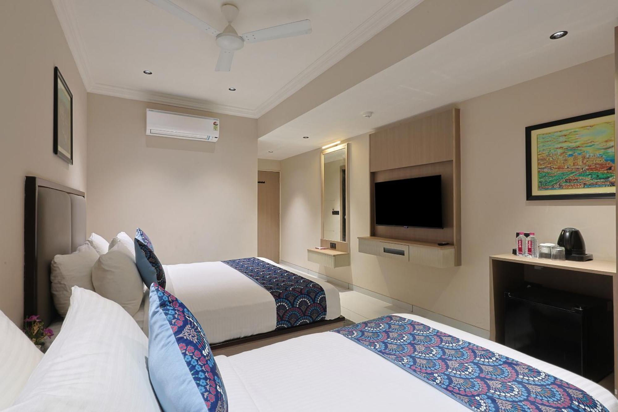 Hotel Royal Town Ahmedabad Exterior photo