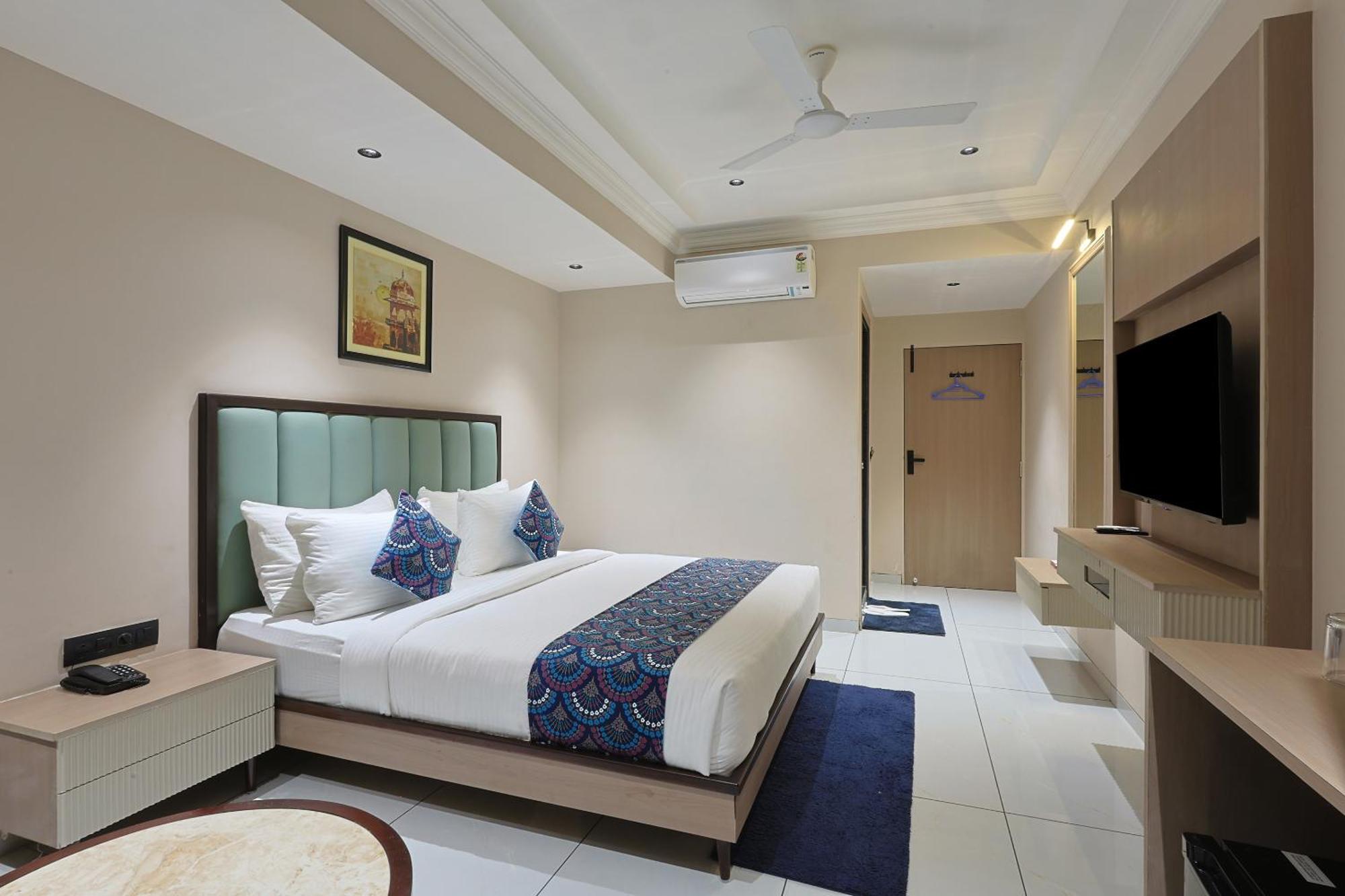 Hotel Royal Town Ahmedabad Exterior photo
