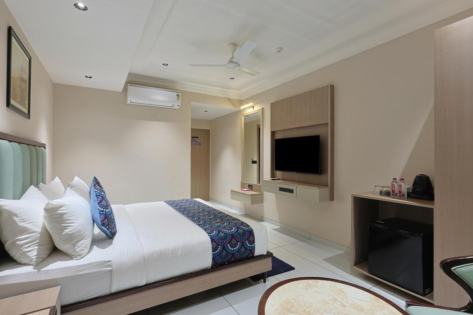 Hotel Royal Town Ahmedabad Exterior photo